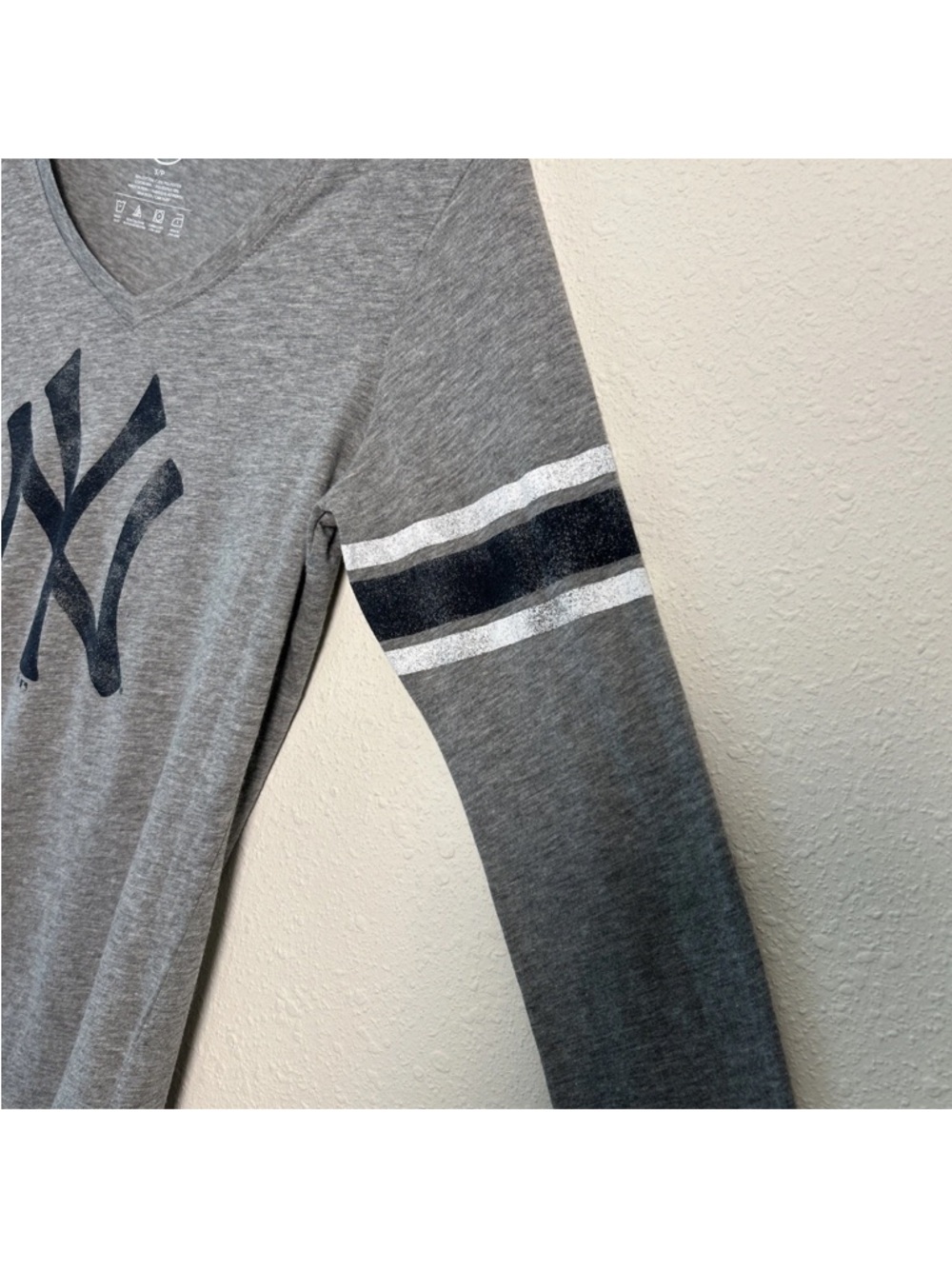 New York Yankees ‘47 Brand Retro V-Neck Long Sleeve Shirt Women’s Small Gray - Picture 5 of 11
